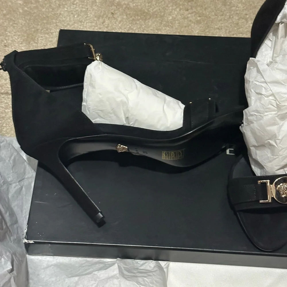 Versace heels - Picture 9 of 11